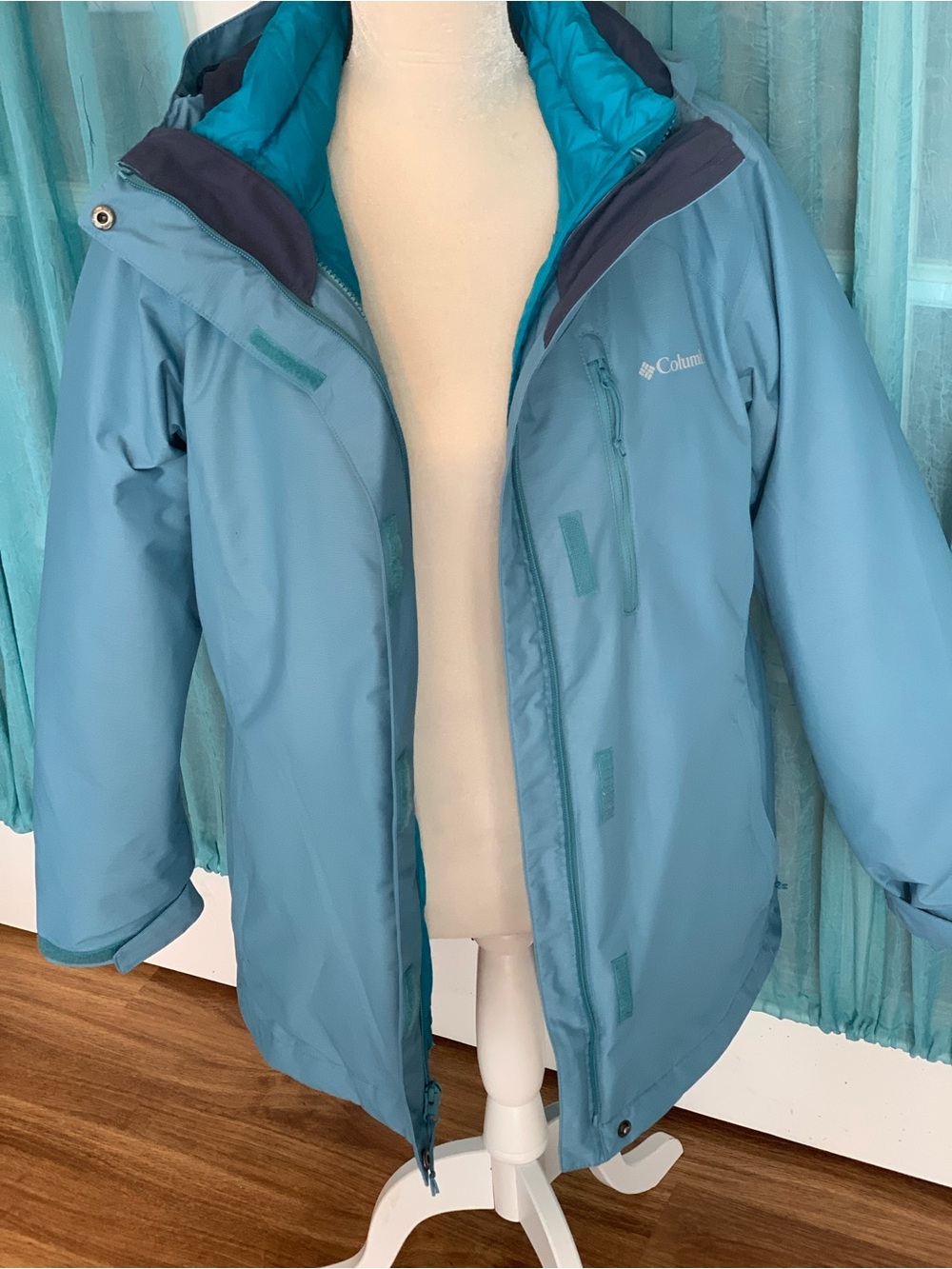 Columbia Waterproof L Jacket zip out reversible lining can be worn as puffer - Picture 3 of 13